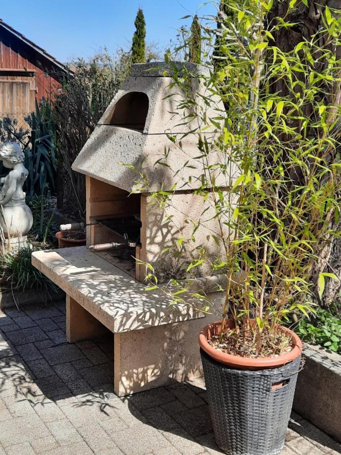Les Hirondelles, Appartement De Vacances Avec Terrasse Et Coin Grillades Granges Kültér fotó